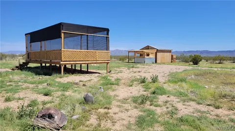 000 S Epidote Rd, Golden Valley, AZ 86413