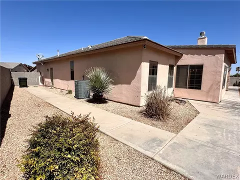 Exterior - 2028 John Wayne Dr, Kingman, AZ 86409 photo 7 of 13