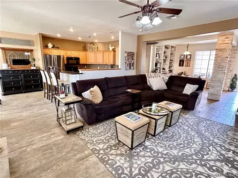 Living - 2028 John Wayne Dr, Kingman, AZ 86409 photo 4 of 4