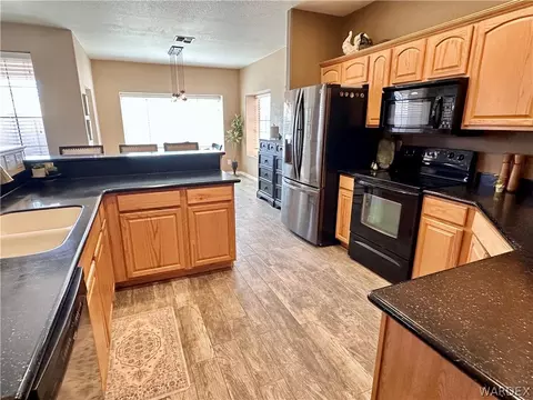 Kitchen - 2028 John Wayne Dr, Kingman, AZ 86409 photo 5 of 6