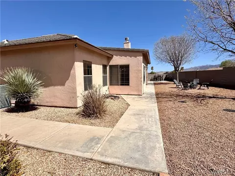 Exterior - 2028 John Wayne Dr, Kingman, AZ 86409 photo 8 of 13