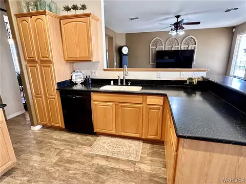 Kitchen - 2028 John Wayne Dr, Kingman, AZ 86409 photo 3 of 6