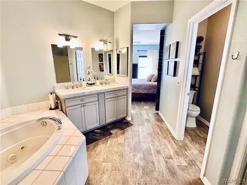 Bath - 2028 John Wayne Dr, Kingman, AZ 86409 photo 4 of 5