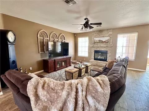 Living - 2028 John Wayne Dr, Kingman, AZ 86409 photo 2 of 4
