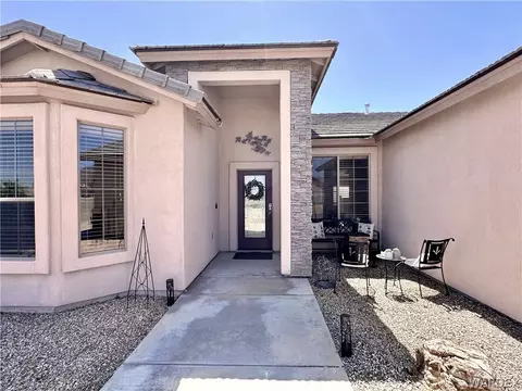 Exterior - 2028 John Wayne Dr, Kingman, AZ 86409 photo 3 of 13