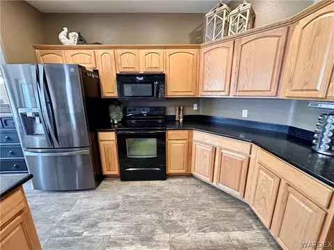 Kitchen - 2028 John Wayne Dr, Kingman, AZ 86409 photo 4 of 6