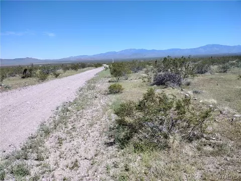 000 S Opal Rd, Golden Valley, AZ 86413