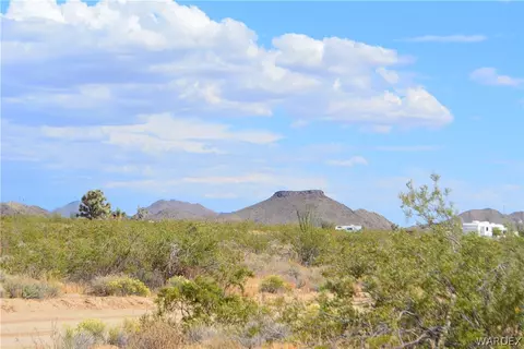 P7 S Central Road, Yucca, AZ 86438