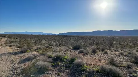 000 Ashurst St, Yucca, AZ 86438
