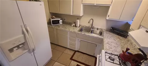 Kitchen - 4241 N Eagle Dr, Kingman, AZ 86409 photo 3 of 8
