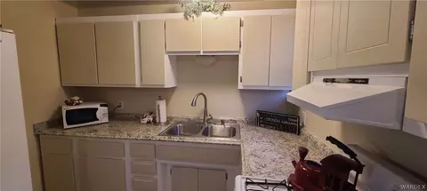 Kitchen - 4241 N Eagle Dr, Kingman, AZ 86409 photo 6 of 8