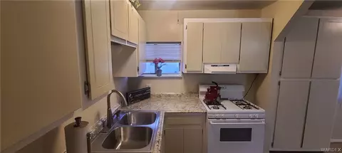 Kitchen - 4241 N Eagle Dr, Kingman, AZ 86409 photo 5 of 8