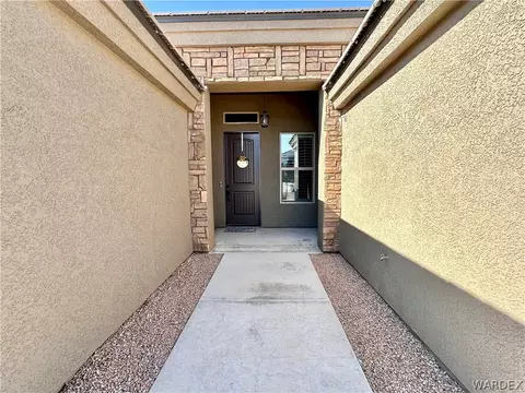 Exterior - 2245 Dollarhide Dr, Kingman, AZ 86409 photo 4 of 9