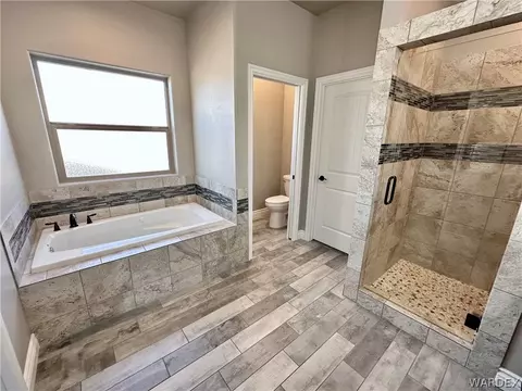 Bath - 2245 Dollarhide Dr, Kingman, AZ 86409 photo 3 of 5