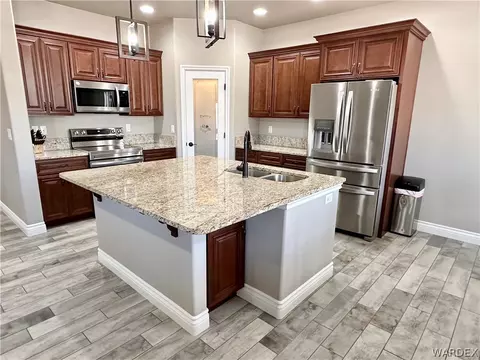 Kitchen - 2245 Dollarhide Dr, Kingman, AZ 86409 photo 4 of 4