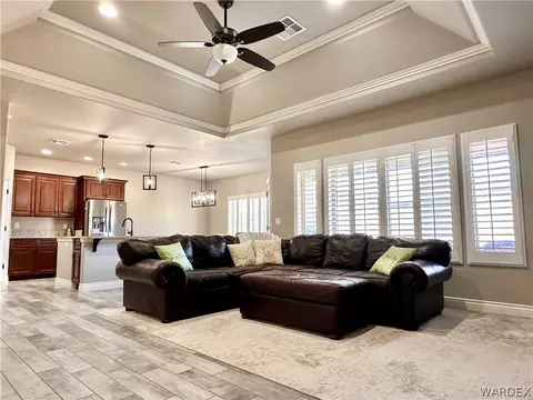 Living - 2245 Dollarhide Dr, Kingman, AZ 86409 photo 2 of 4
