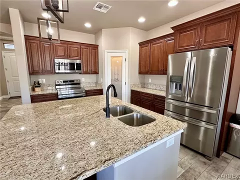 Kitchen - 2245 Dollarhide Dr, Kingman, AZ 86409 photo 3 of 4