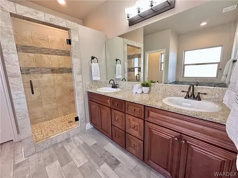 Bath - 2245 Dollarhide Dr, Kingman, AZ 86409 photo 4 of 5