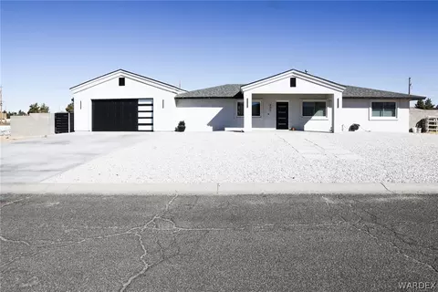 902 Harrod Way, Kingman, AZ 86401