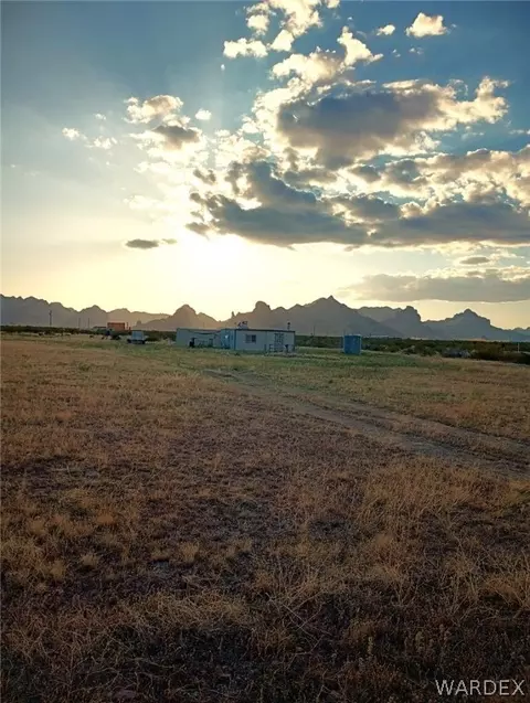 3353 S Topaz Rd, Golden Valley, AZ 86413