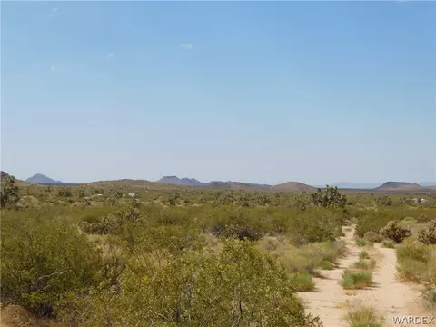 11844 Duquesne Rd, Yucca, AZ 86438