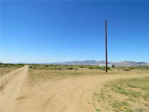 2 S 23 Acres S La Osa Rd, Golden Valley, AZ 86413
