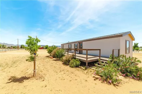 5610 W Crystal Dr, Golden Valley, AZ 86413