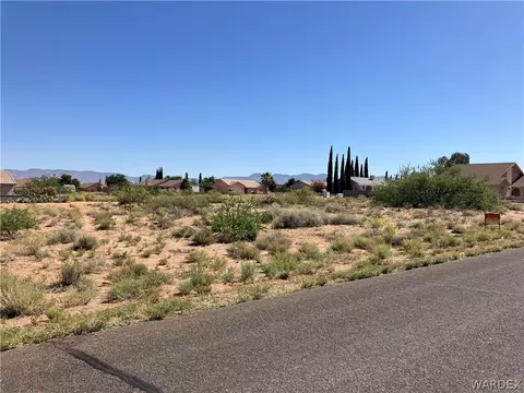 7819 E Sugarloaf St, Kingman, AZ 86401