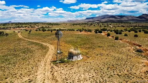 35 E Wagon Bow Trl, Wikieup, AZ 85360 photo 5