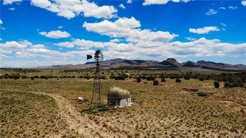 35 E Wagon Bow Trl, Wikieup, AZ 85360
