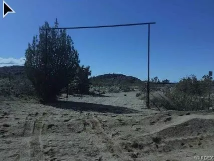 6160 Mountain View Rd, Yucca, AZ 86438