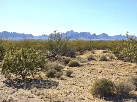 00 S Manzanita Rd, Golden Valley, AZ 86413