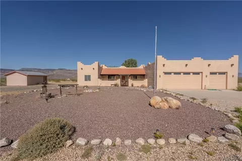 4077 W Wilshire Rd, Yucca, AZ 86438