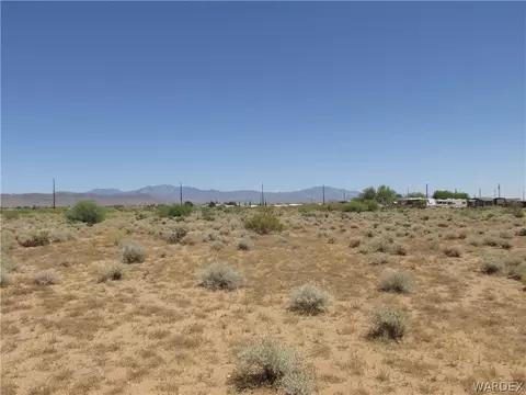 679 Colorado Rd, Golden Valley, AZ 86413