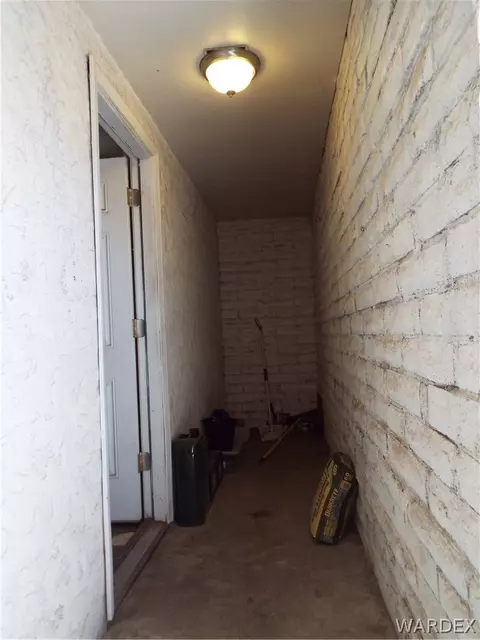 Entry Way - 3535 E Cardinal Ln, Kingman, AZ 86409 photo 1 of 2
