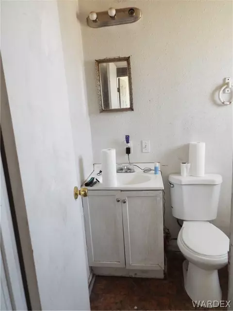 Bath - 3535 E Cardinal Ln, Kingman, AZ 86409 photo 2 of 3