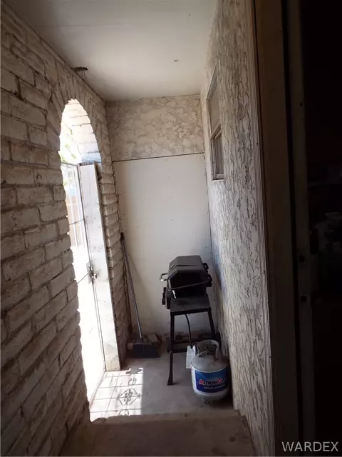 Entry Way - 3535 E Cardinal Ln, Kingman, AZ 86409 photo 2 of 2