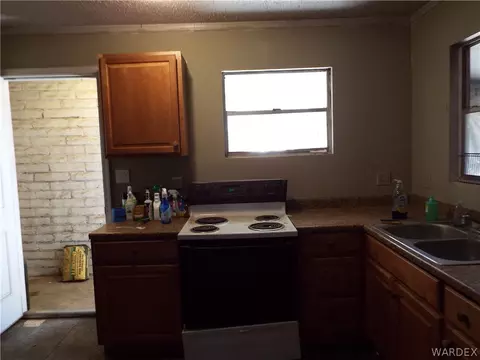 Kitchen - 3535 E Cardinal Ln, Kingman, AZ 86409 photo 3 of 3
