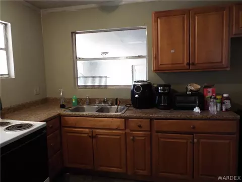 Kitchen - 3535 E Cardinal Ln, Kingman, AZ 86409 photo 2 of 3