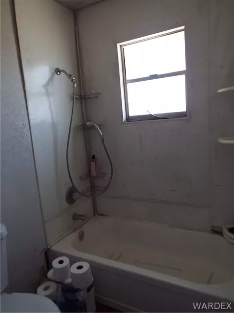 Bath - 3535 E Cardinal Ln, Kingman, AZ 86409 photo 3 of 3