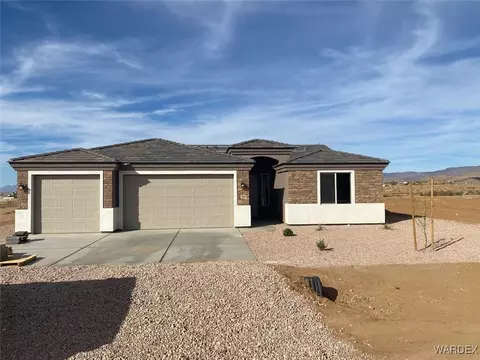 7447 E Curvo Dr, Kingman, AZ 86401