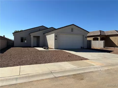 3336 E Farm Crest Ave, Kingman, AZ 86409