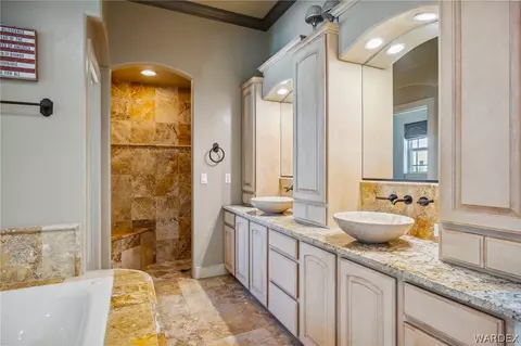 Bath - 4470 Bourbon St, Needles, CA 92363 photo 3 of 8