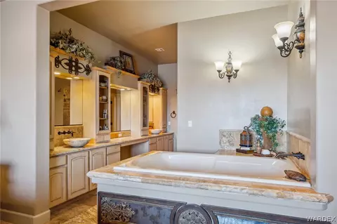 Bath - 4470 Bourbon St, Needles, CA 92363 photo 1 of 8