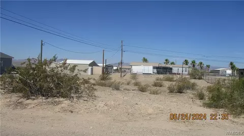 13135 S San Vincente Dr, Topock, CA 86436