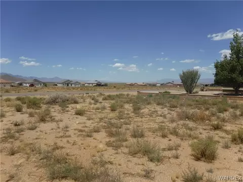 7128 W 7136 W Burro Dr, Golden Valley, AZ 86413