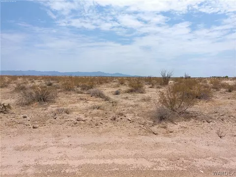 16076 S Lynn Ave, Yucca, AZ 86438
