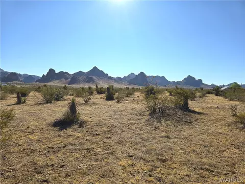 2821 S Hopi Rd, Golden Valley, AZ 86413