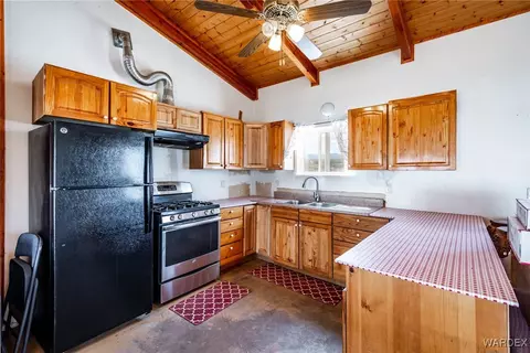 Kitchen - 11805 E Cholla Tree Ln, Kingman, AZ 86401 photo 1 of 5