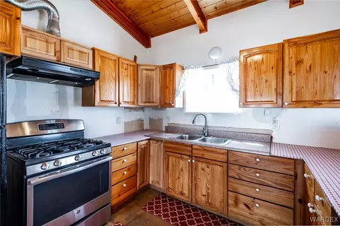 Kitchen - 11805 E Cholla Tree Ln, Kingman, AZ 86401 photo 4 of 5